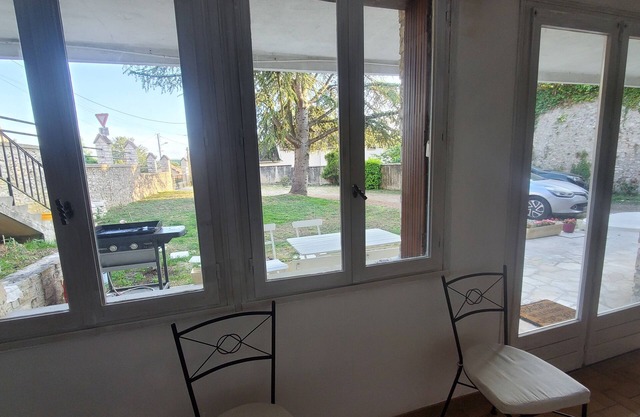 Single-storey apartment, 5 minutes from town center, terrace, south-facing