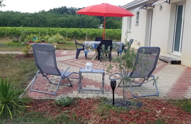Single storey house between ocean, vineyards and Gironde estuary