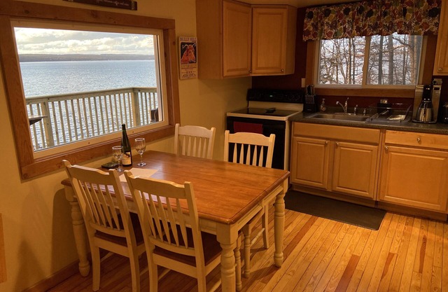 Sip, Splash, and Relax at Caywood Cottage - a peaceful wine country retreat!