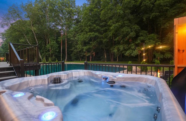 Siverly Haus | Pond View | Modern | New