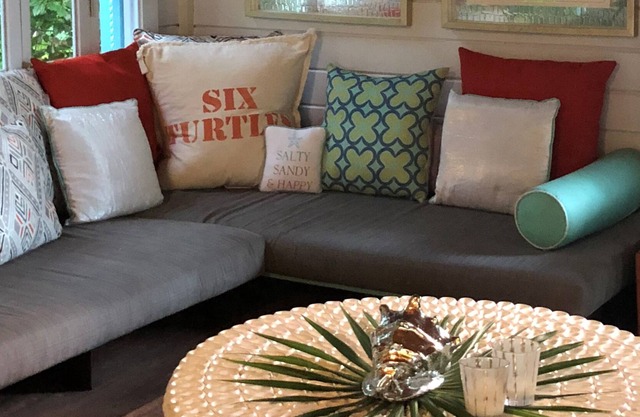 SIX TURTLES - Harbour Island - Beautiful 2 Story home in quiet neighborhood