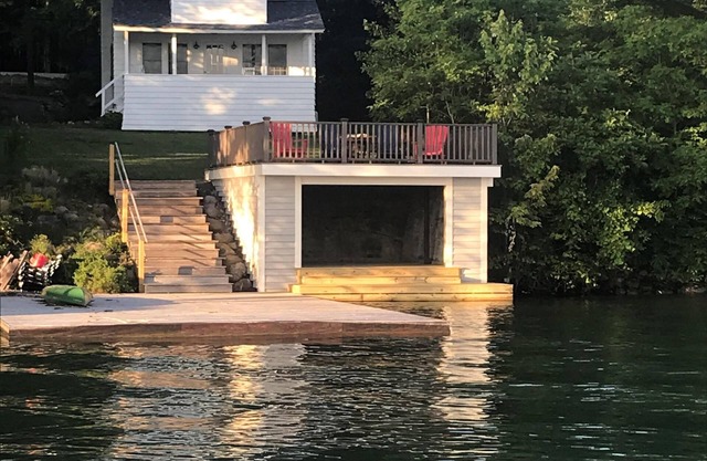 Skaneateles Cottage, on the lake! East Lake Sun!,- Charming!