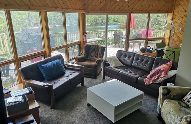 Skeleton Lake Private 5 Bdrm