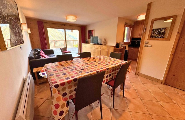 Ski-In/Ski-Out Apartment with Terrace and Modern Amenities in St Martin de Belleville
