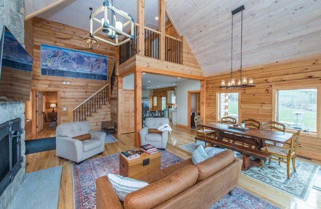 Ski House - ON THE SLOPE w/hot tub
