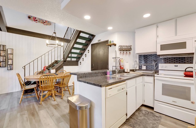 Ski-in/out Condo w/Hot Tub Access in Brian Head!