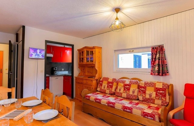 Ski-In/Ski-Out Apartment in Val Thorens - 5 Guests, Well-Equipped, Quiet Area