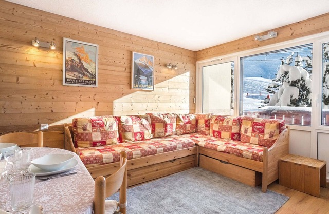 Ski-in/ski-out apartment with balcony and WiFi in Val Thorens