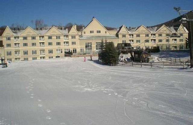 Ski-In/Ski-Out Bliss: Bentley Brook Resort" ⛷️🏔️✨ #SlopeSideLuxurynnnnnn