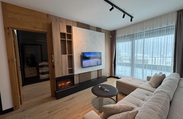 Ski in & Ski out Luxury Apartment with private garage