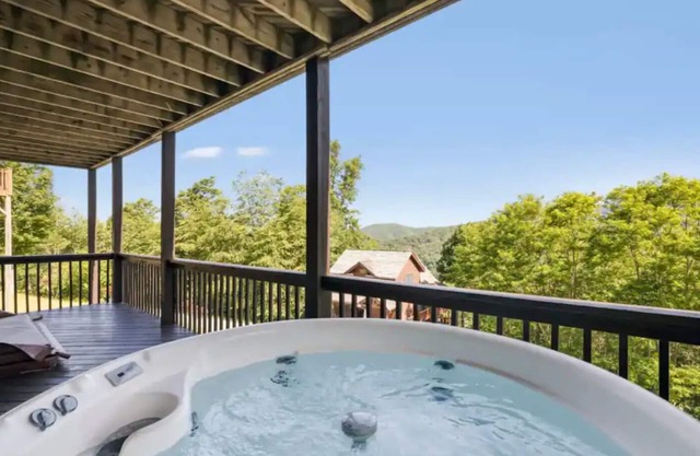 Ski In/Ski Out With Hot Tub And Views Mountain Retreat