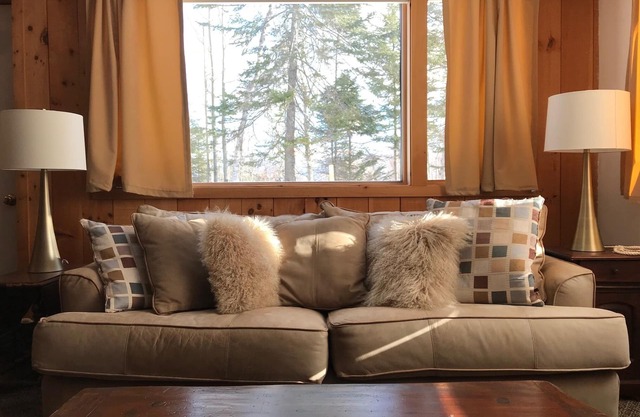 Ski in/Ski out condo. Great location w/lift and trail outside your door!