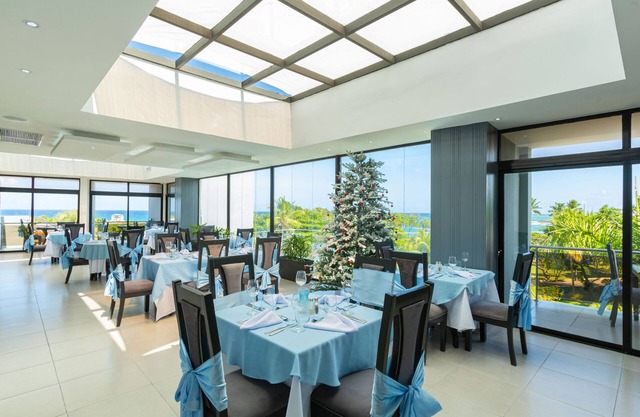 Skylight Suite Hotel breakfast included. 28% off in restaurant and bar
