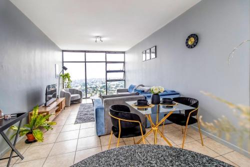 Skyline Hideout XL King Bed FREE Parking Views