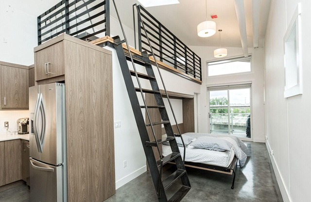 Skyline Penthouse |BBQ, Sleeps 8|