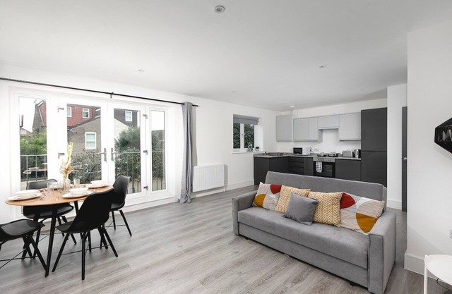 Skyvillion -Vineyard Court- Enfield 1Bed w/Balcony