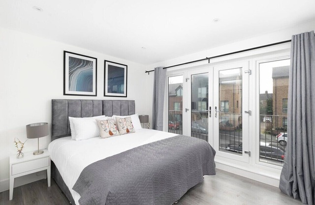 Skyvillion -Vineyard Court- Enfield 1Bed w/Balcony