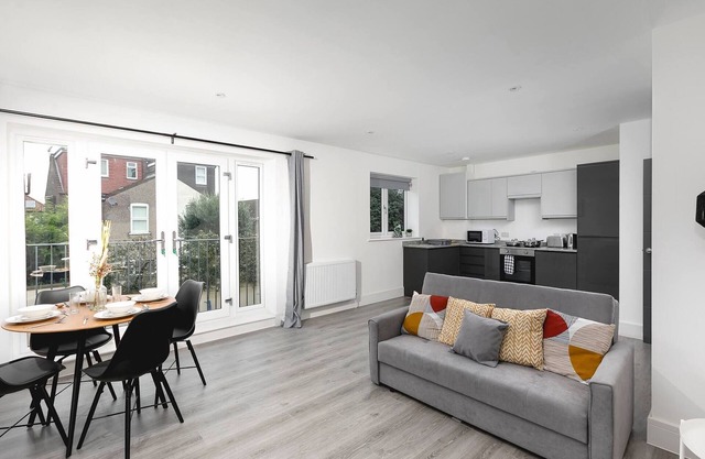 Skyvillion -vineyard Court- Enfield 1bed With Balcony