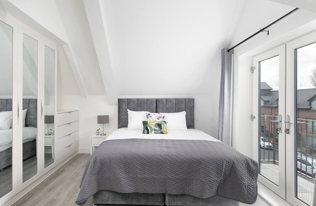 Skyvillion -vineyard Court- Enfield 1bed with balcony
