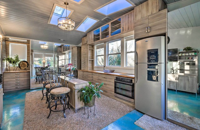 Sleek Fayetteville Home < 1 Mi to City Center