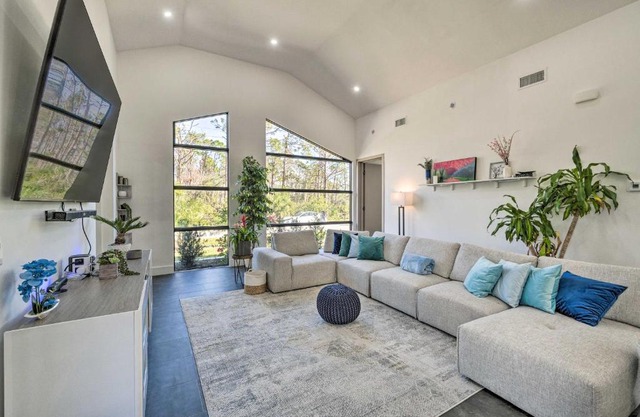 Sleek Home with Kayak about 4 Mi to Harbor!