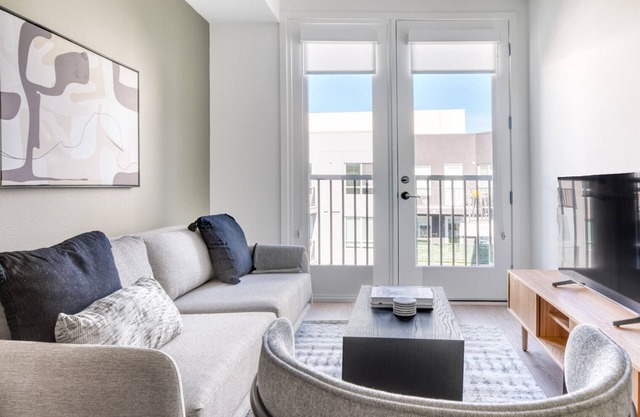 Sleek Mission Valley 1BR w/Gym, W/D & BBQ, nr shops, by Blueground
