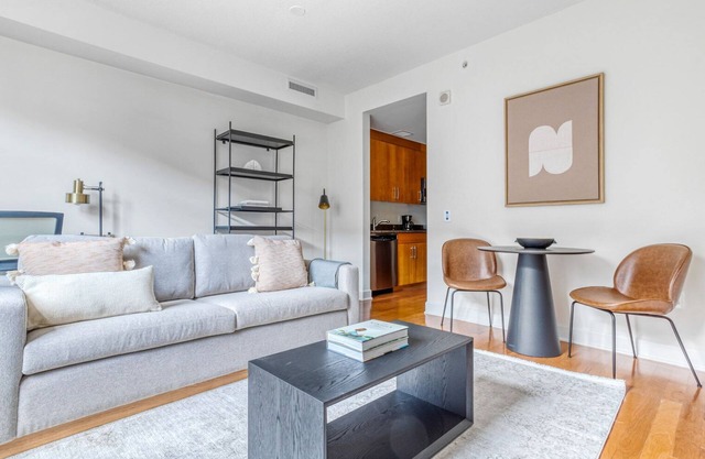Sleek Mount Vernon 1BR w/Gym, W/D & Pool, near Chinatown, by Blueground
