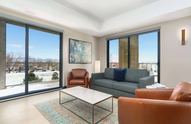 Sleek Tennyson St Flat w/Balcony & Views