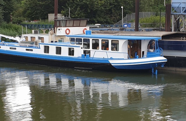 Sleep on the water - 150 m² boat with private terrace - Peace and nature