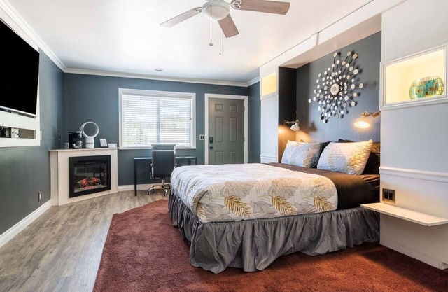"Sleepover" Hotel Suite with AC/Heating & Indoor Jetted Tub
