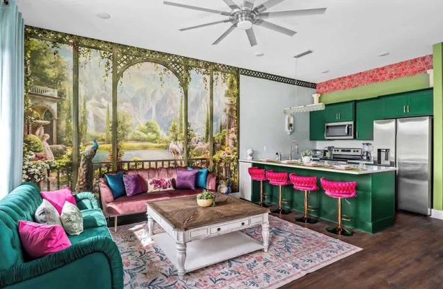 Sleeps 12+ | 3m Broadway | Rooftop | 4BR Glam Stay