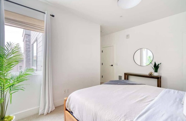 Sleeps 12 Exclusive Floor Great for Groups