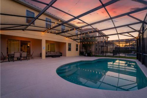 Sleeps 14 Heated Pool + Lazy River + Game Room