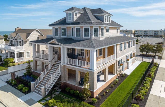 Sleeps 24 - 90 steps to the Beach!