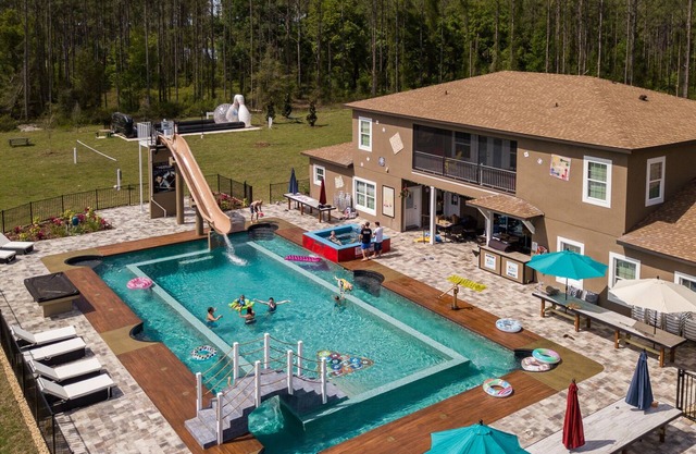 Sleeps 54 - "Never BORED" Game Themed House 2.0 - The Great Escape Parkside