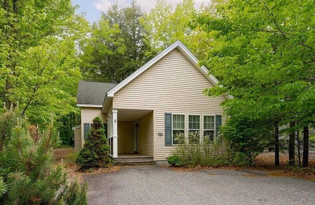 Sleeps 6 at Point Sebago Resort and Golf Course