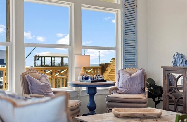 Sleeps 9 | Fire Pit | Beach & Bay View