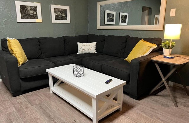 Sleeps up to 10! Large Condo w/6 Beds + WIFI!