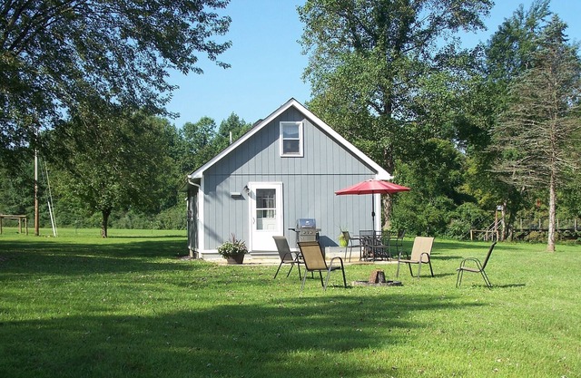 Sleepy Oaks Cottage on Potts Creek, (Stay 6 nights 7th Free)
