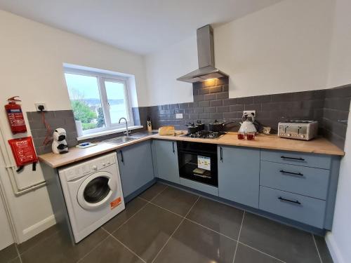 SleepyStays 3 Bedroom Modern & Central Location