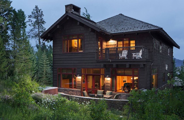 Slope-side Granite Ridge luxury lodge with ample space for all