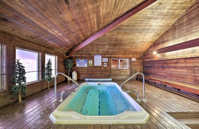 Slopeside Condo With Hot Tub + Game Room Access!