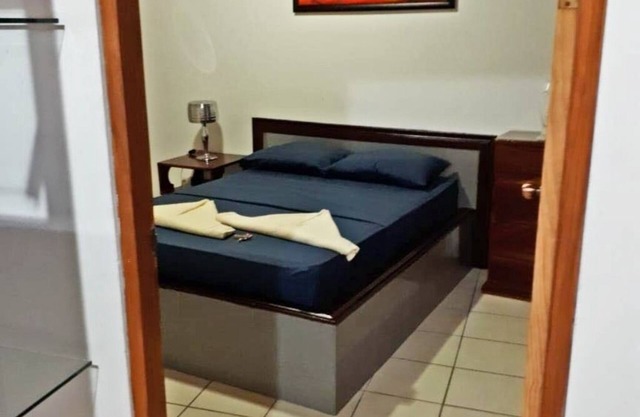 SLOTH#2 APT FULLY EQUIPPED -AC -WIFI - PARKING. KITCHEN. LAUNDRY ROOM. HOT WATER