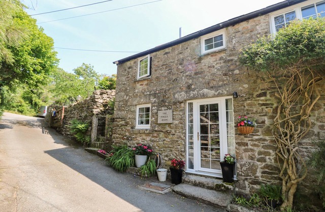 SMALL BARN, pet friendly, character holiday cottage in Upton Cross