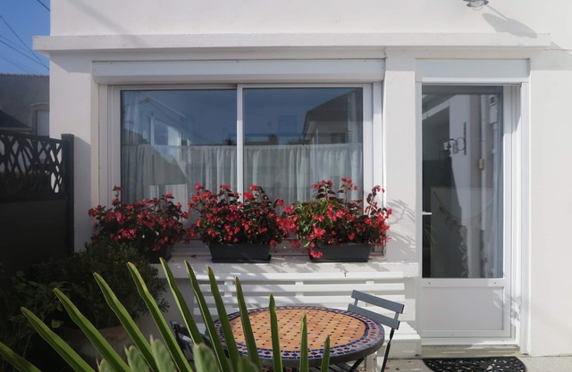 Small classified house * OT29, near the port of Kérity.