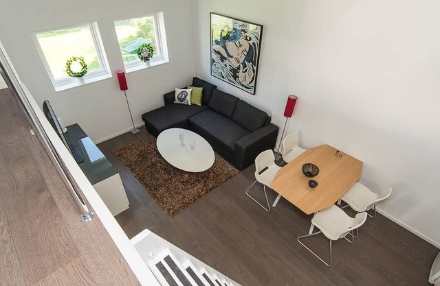 Small modern own house, 300 m from station