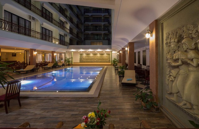 Smiling Deluxe Hotel