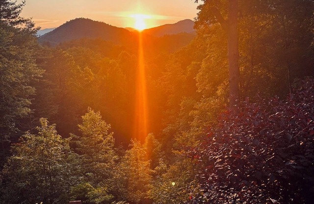 Smokey Top Retreat - nCozy cabin in the Great Smoky Mountains