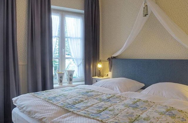 Snow Queen Romantic Room - Fairytale Hotel