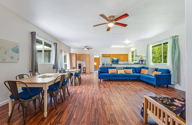 Snowbird-friendly home near the beach with patio, grill, outdoor dining area